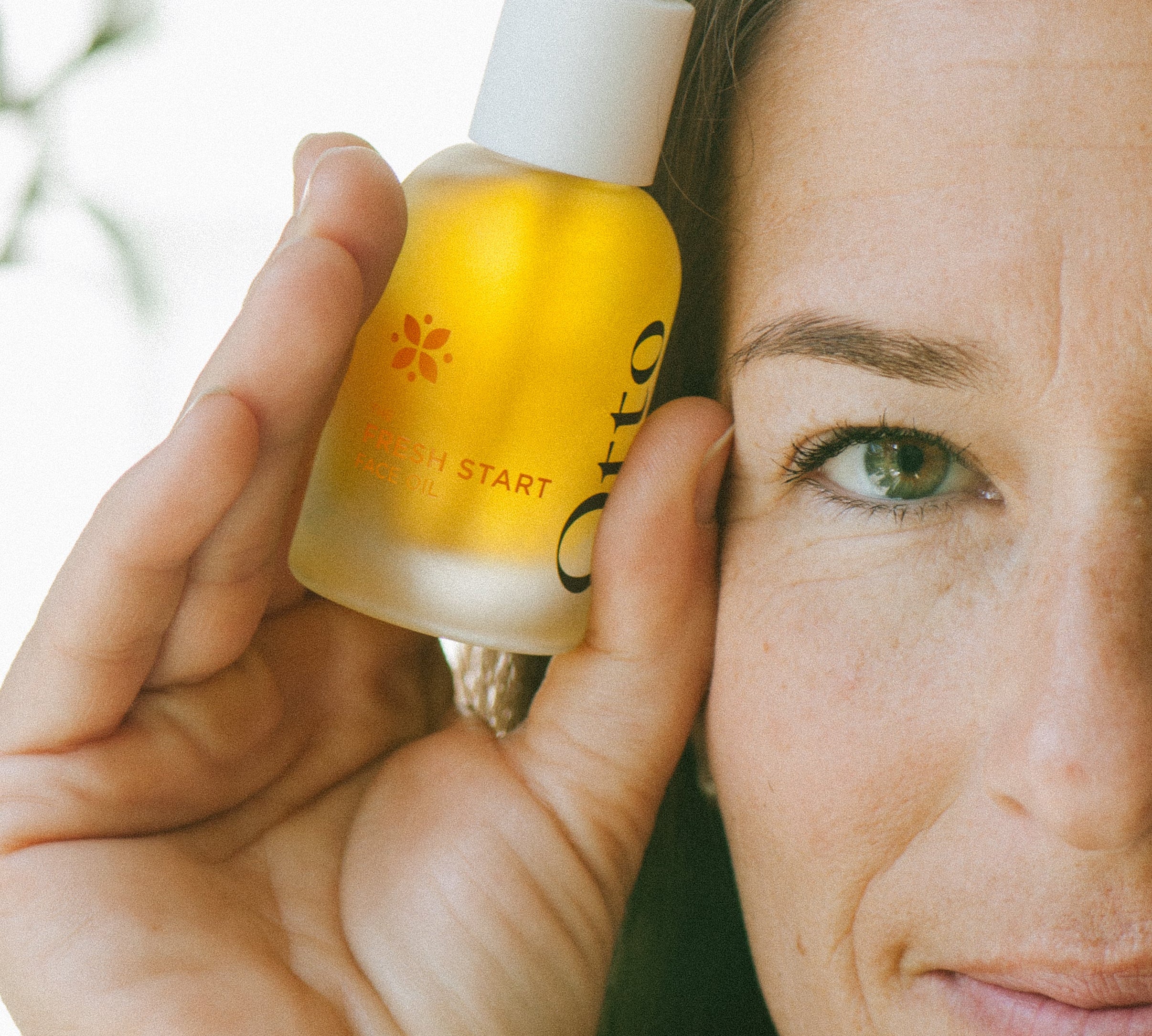 Serums vs. Face Oils: What's the Difference & How to Use Both